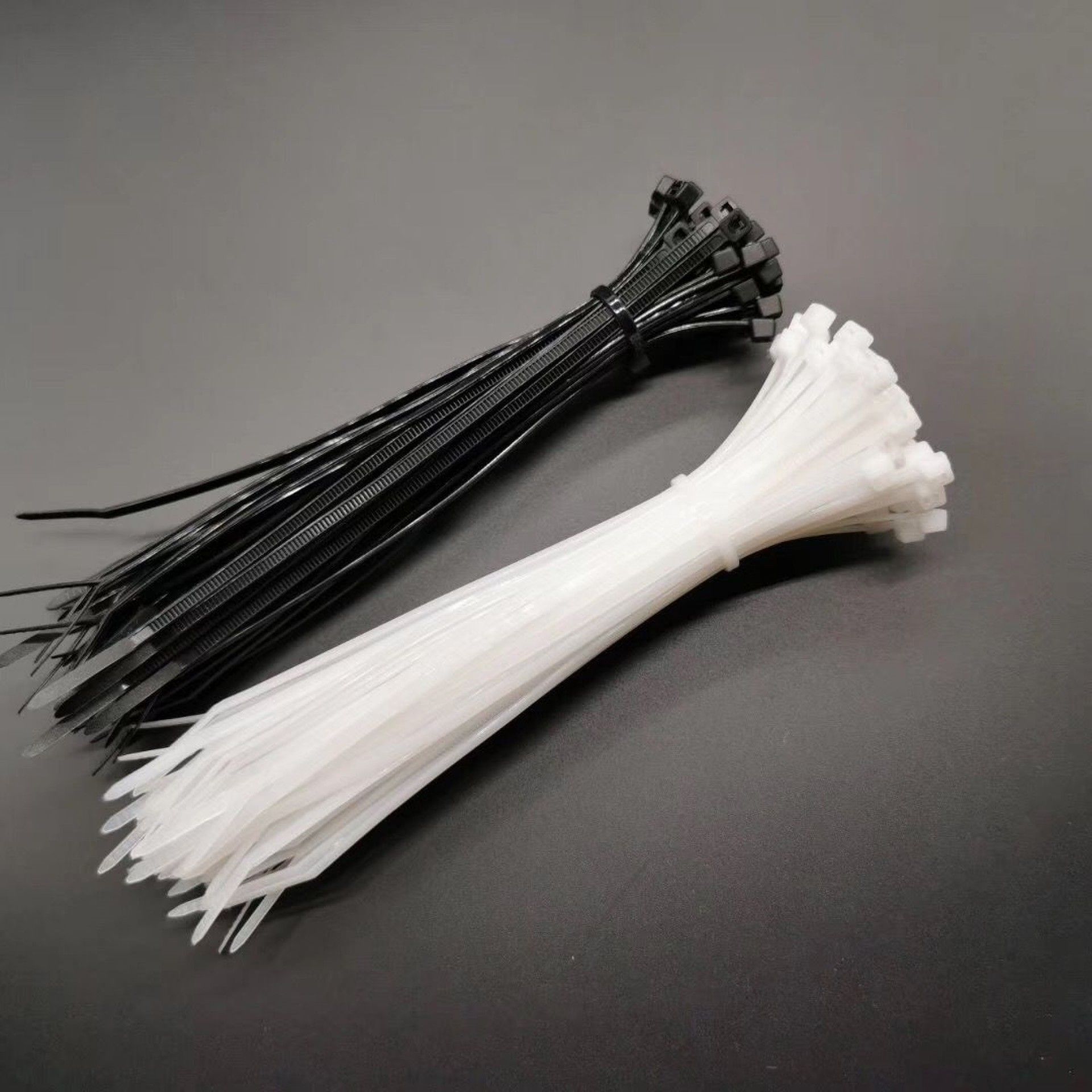 Abraçadeiras Serrilha 100x2,5mm Brancas 50un