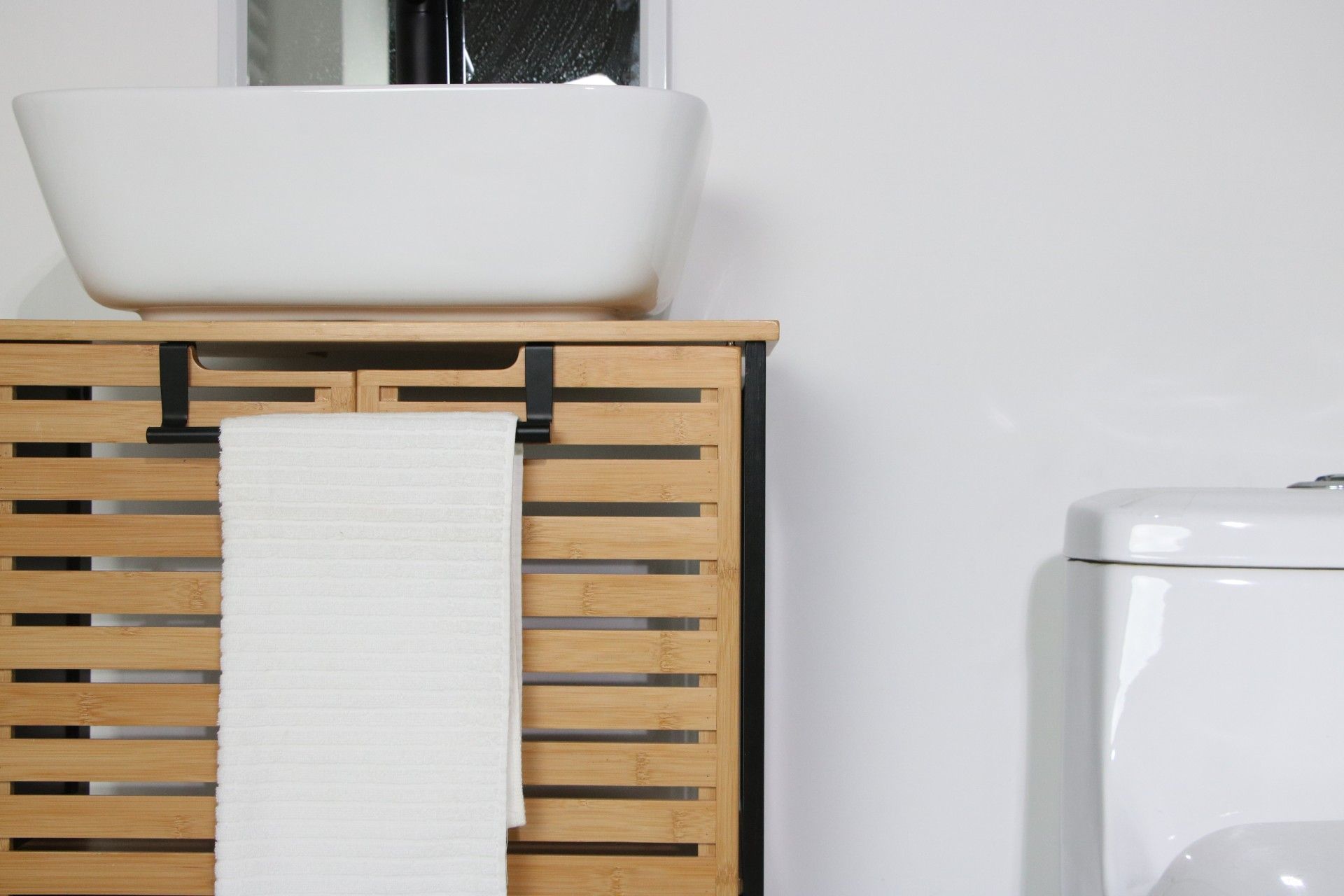 Toalheiro Para Móveis - Extensível de 22 a 35cm Preto