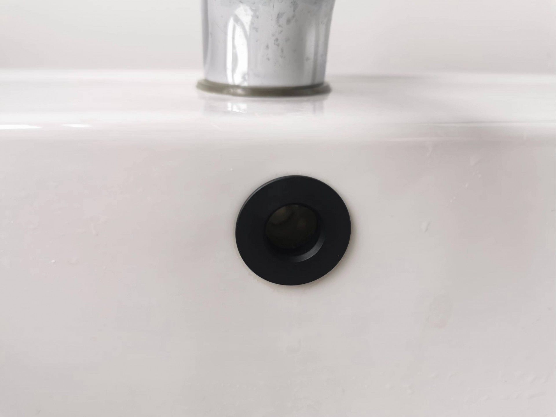 Embelezador de Lavatório/Bidé 2.2cm Preto