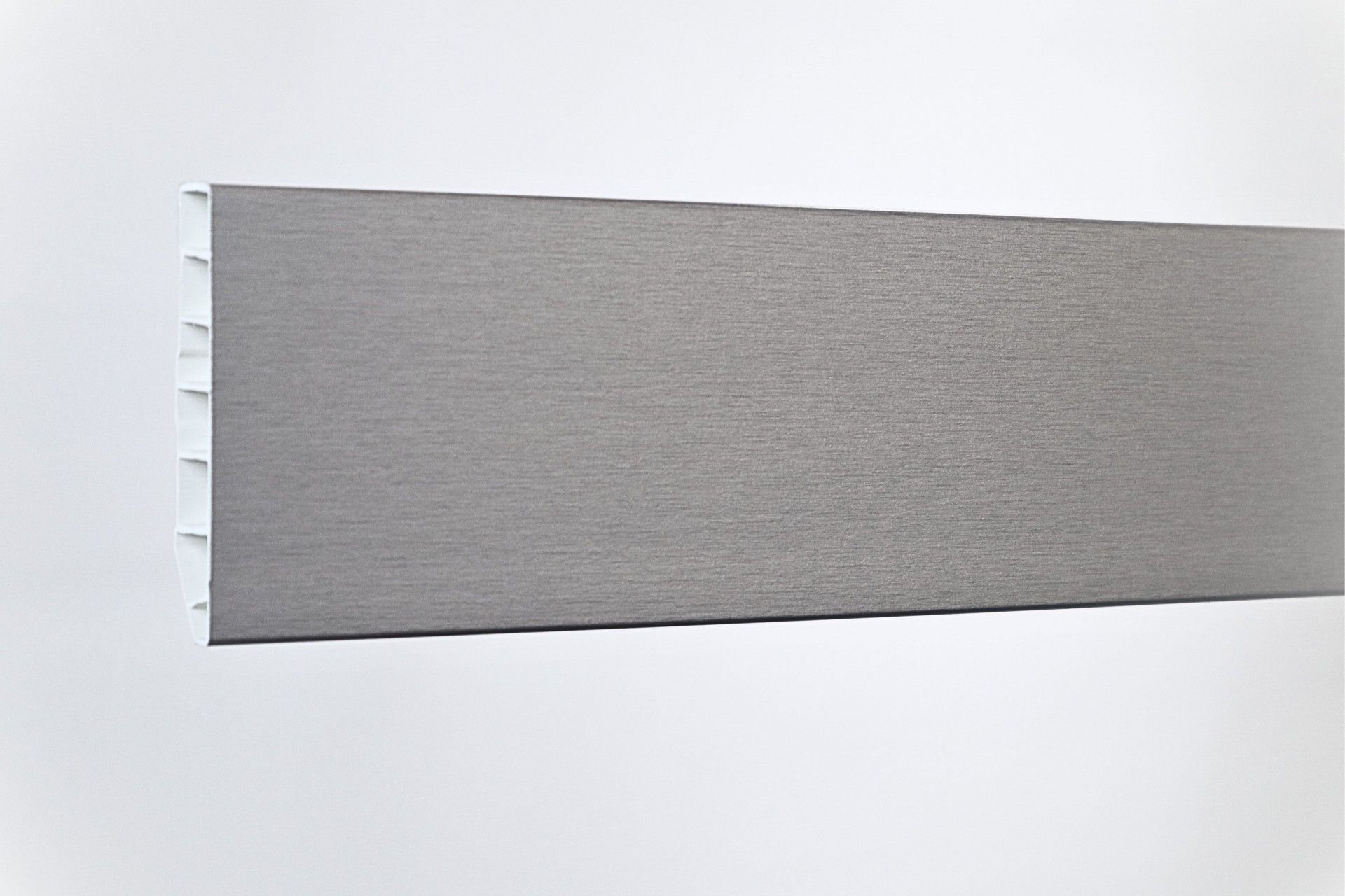 Rodapé PVC Alveolar Alumínio Escovado 2500x70x15mm