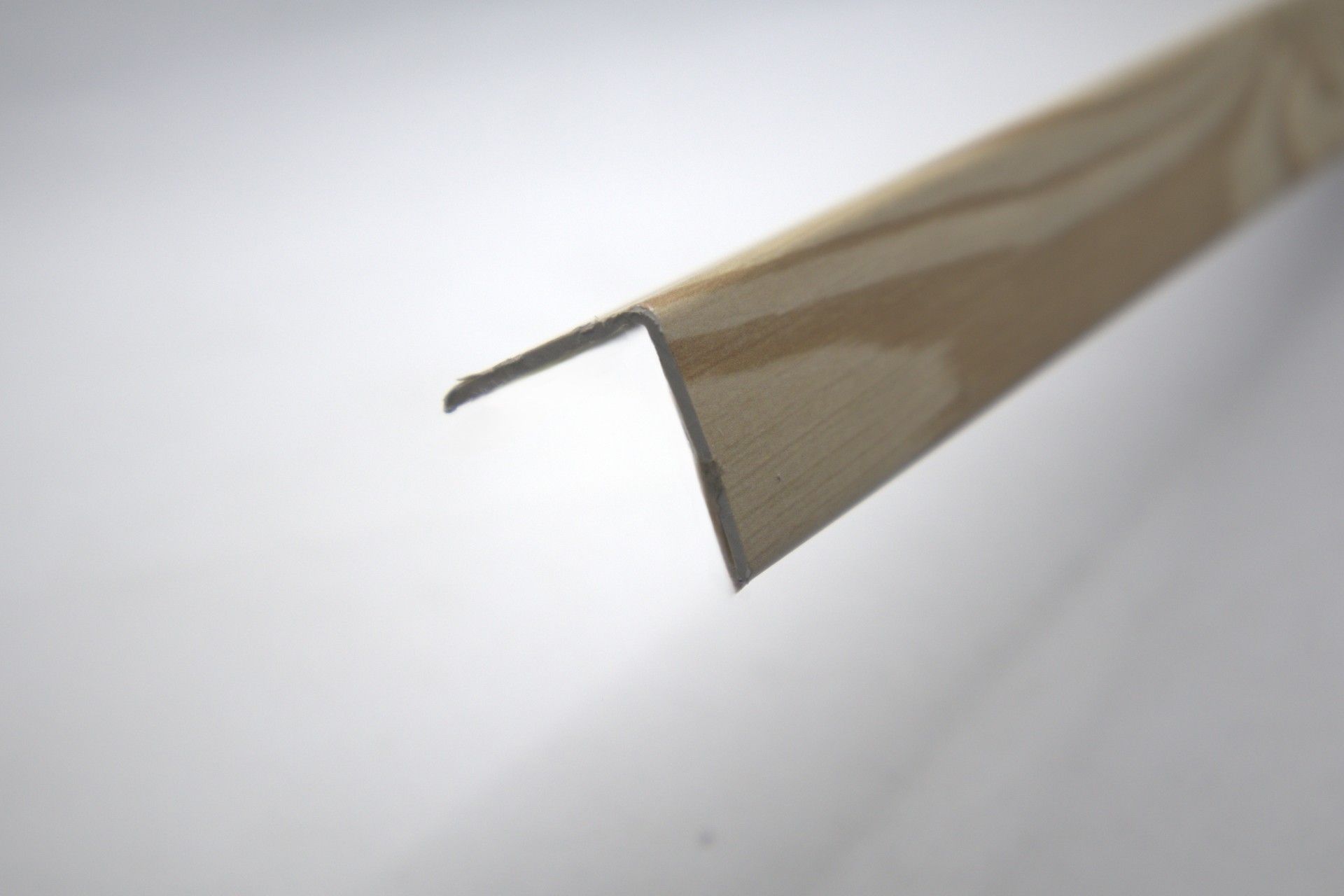 Cantoneira PVC Adesivo Riga 2800X25X25 mm