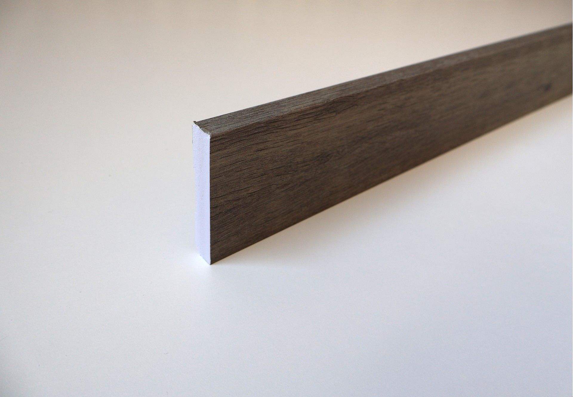 Rodapé PVC Expandido Roble 2500x70x14mm