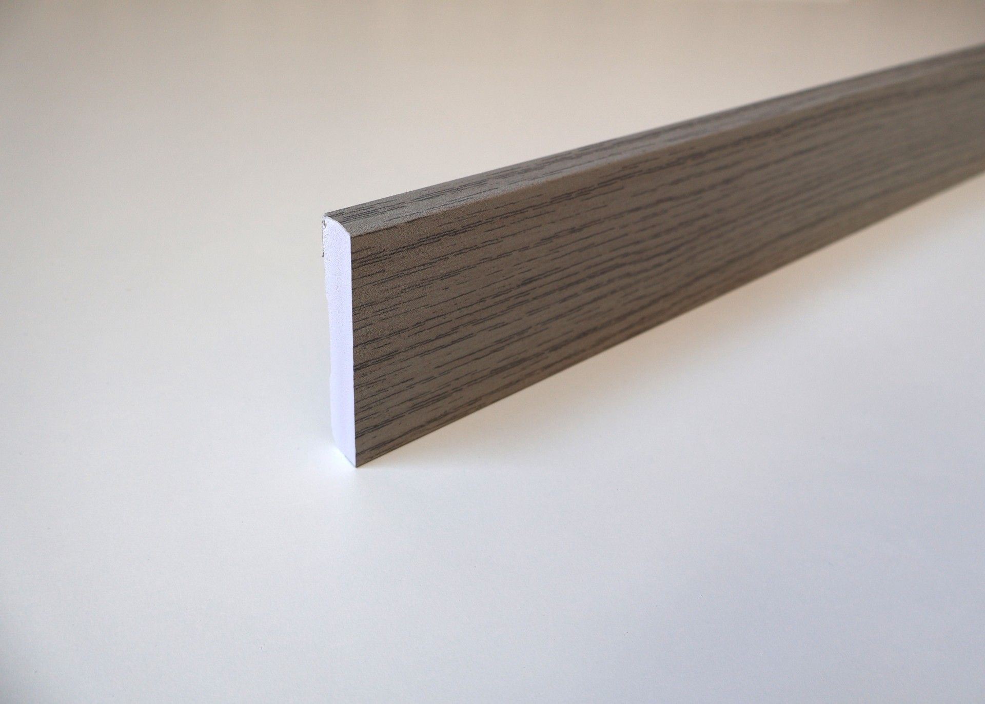 Rodapé PVC Expandido Carvalho Cinza 2500x70x14mm