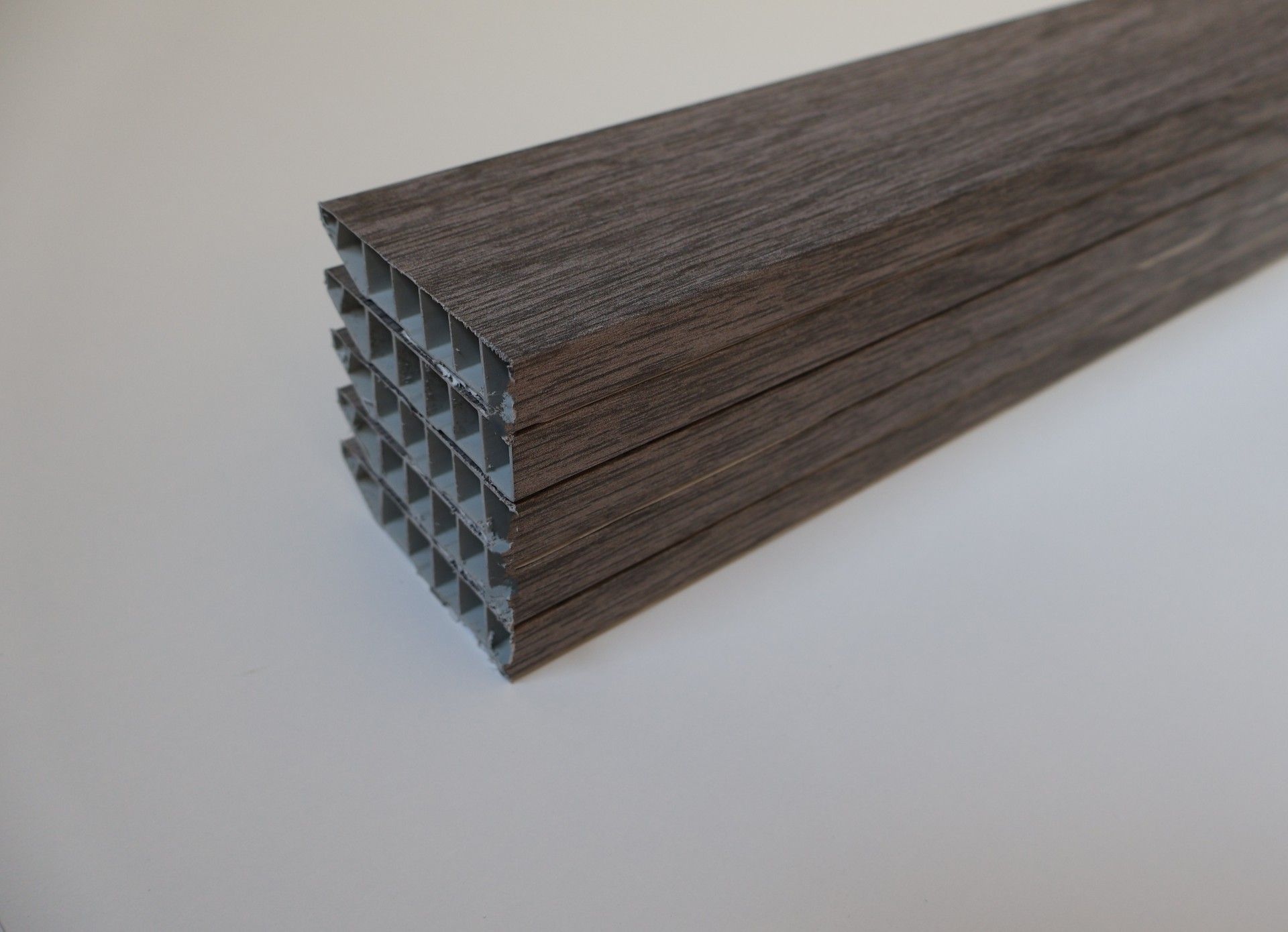 Pack 5 Rodapés PVC Alveolar Carvalho York 2500x70x15mm