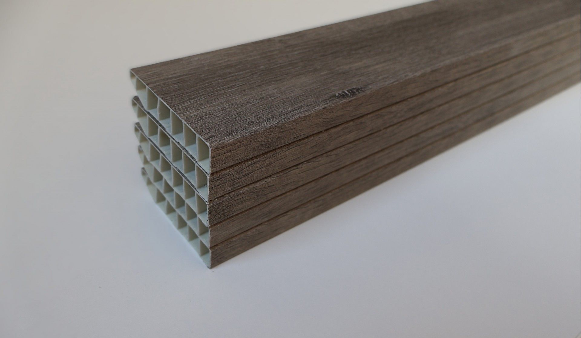 Pack 5 Rodapés PVC Alveolar Roble 2500x70x15mm