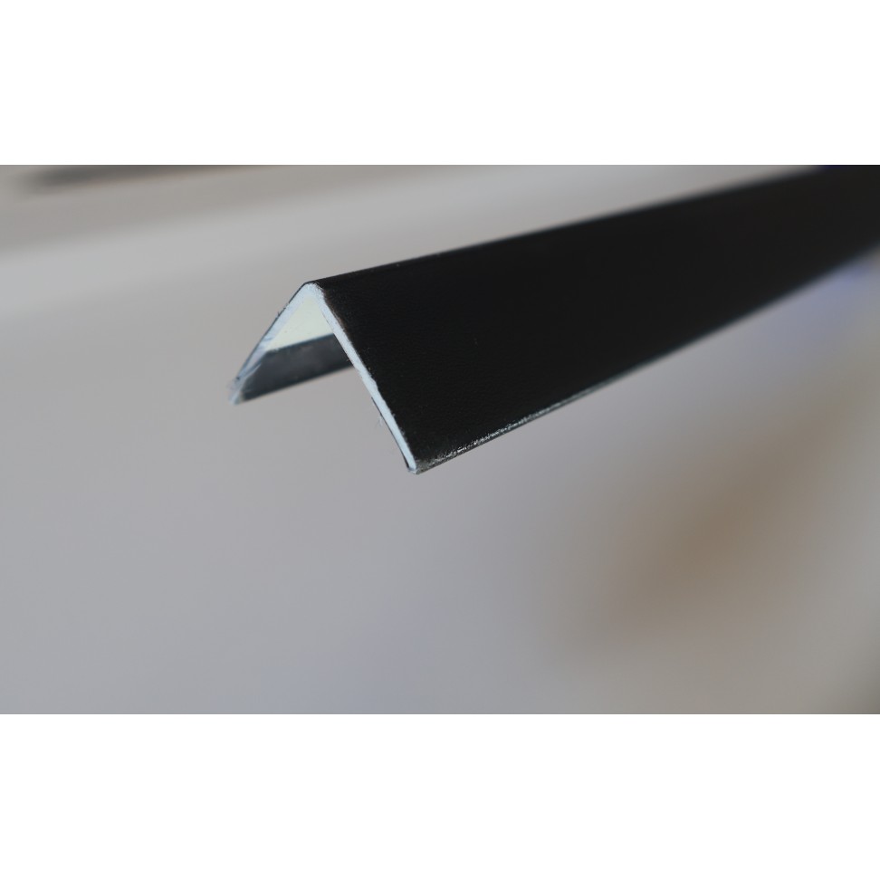 Cantoneira PVC Adesivo Preto 2800x25x25 mm Cantoneira PVC Adesivo Preto 2800x25x25 mm