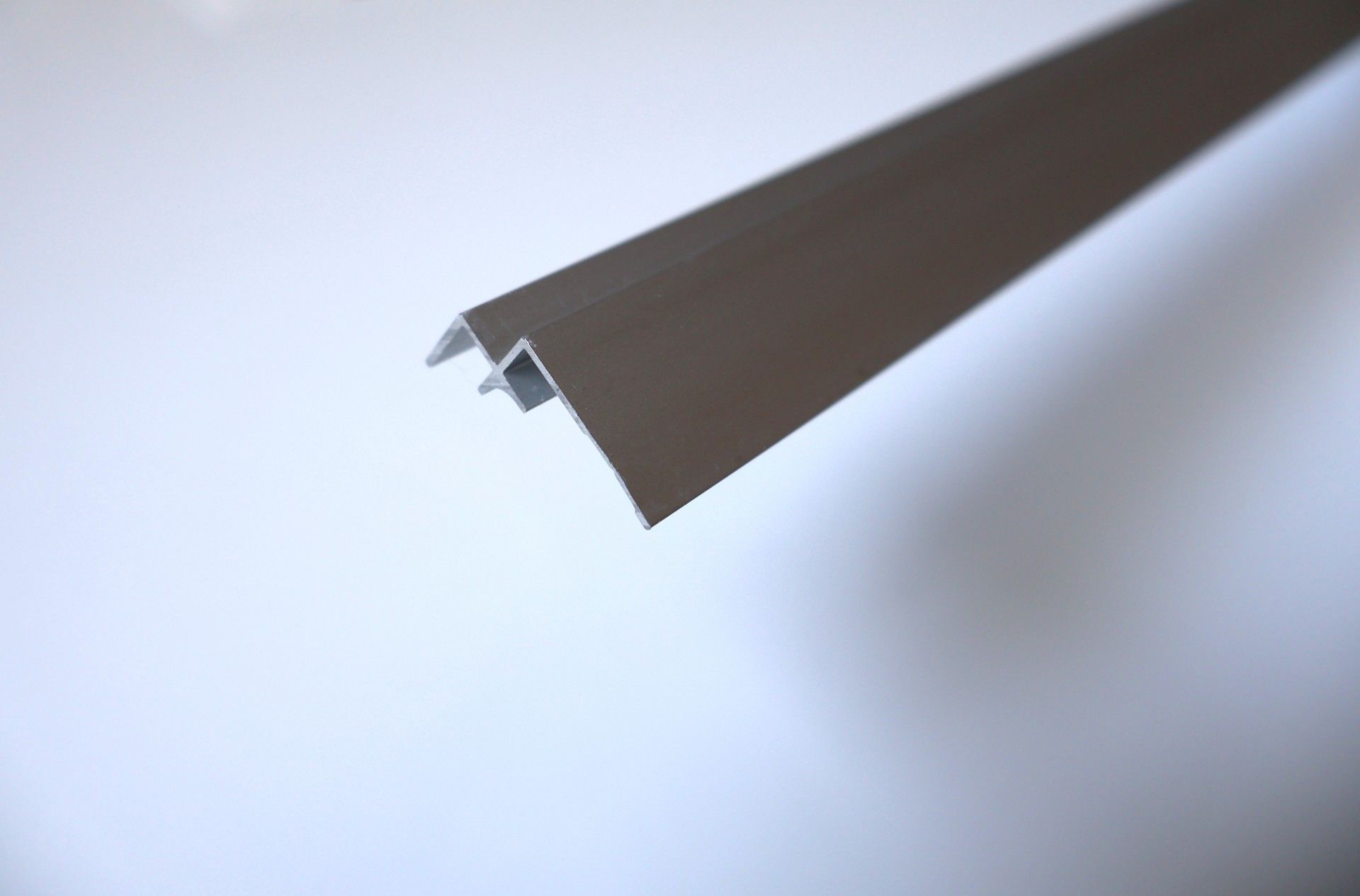 Perfil Alumínio Anodizado Remate Interno 280 cm