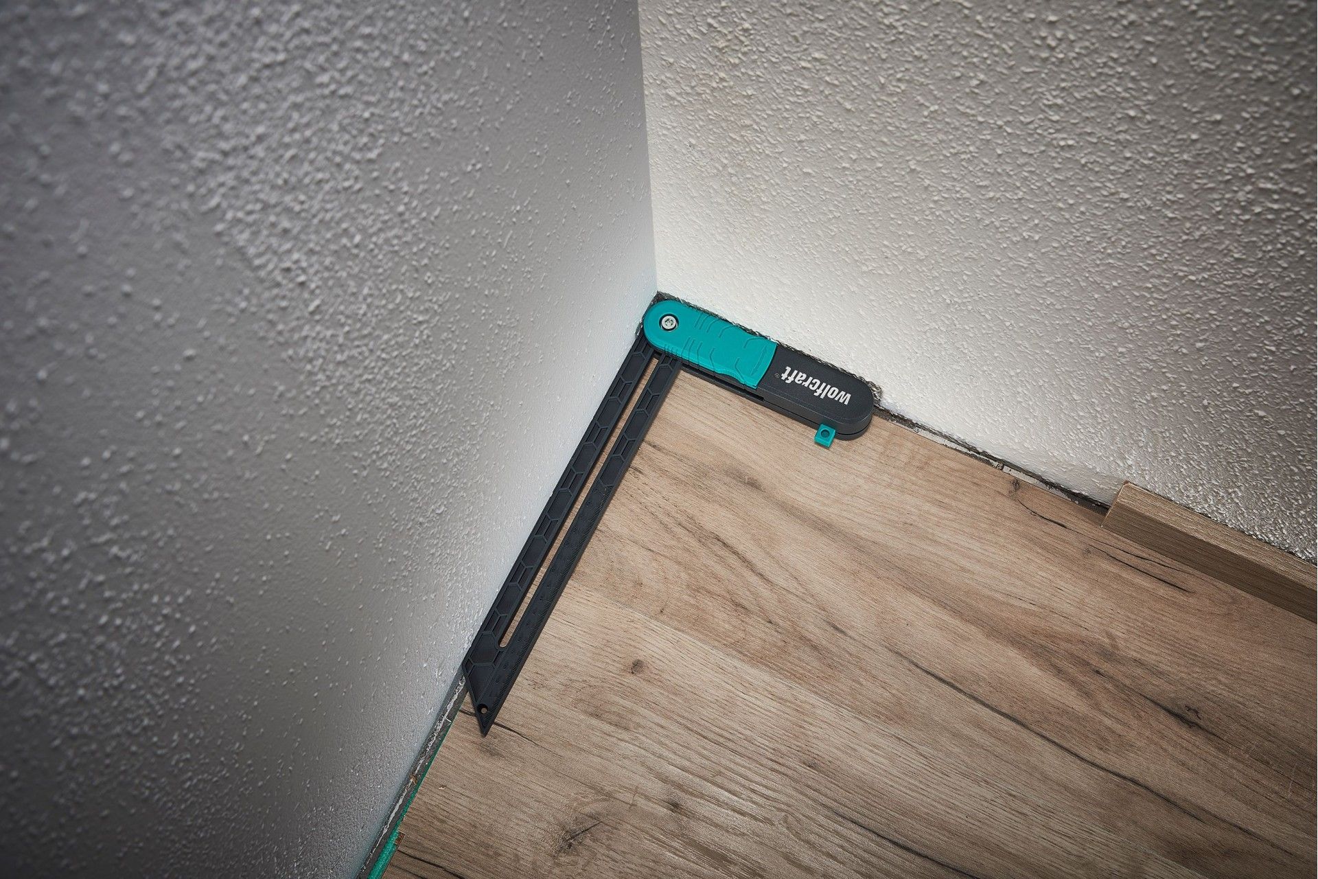 Esquadro móvel c/ função de marcação