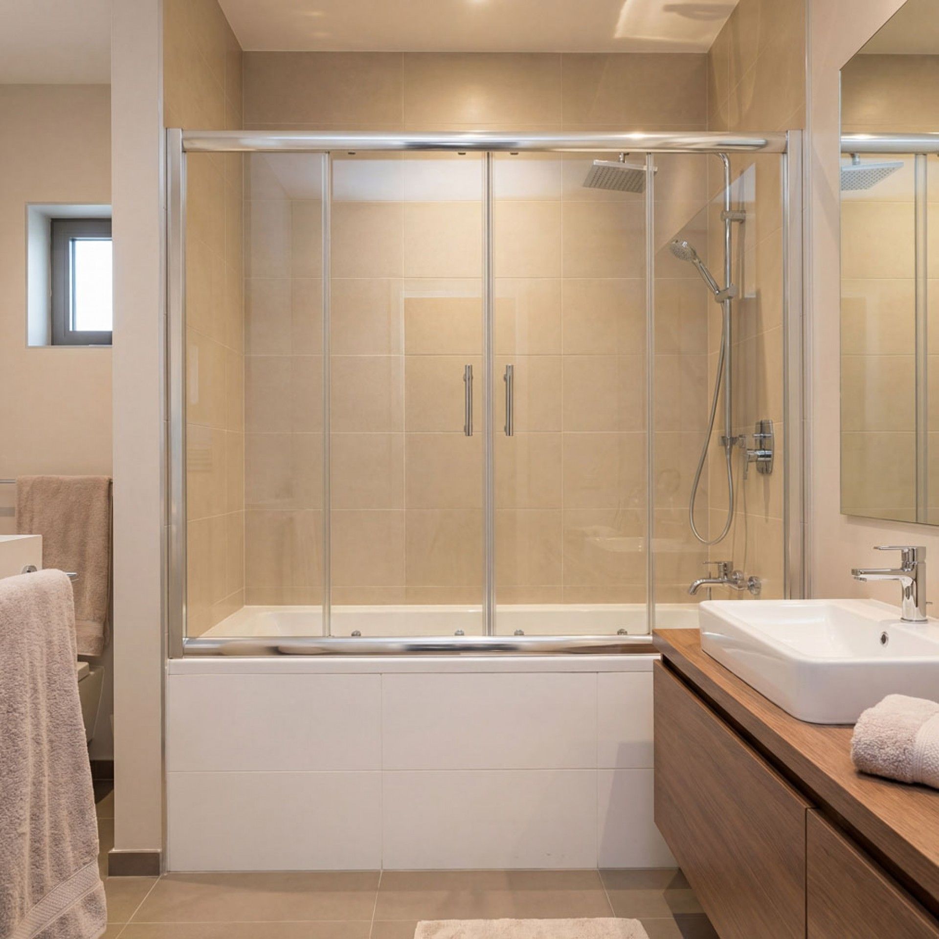 Frontal Banheira Bornéu Vidro Transparente 140x160cm, perfil cromado