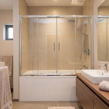 Frontal Banheira Born�u Vidro Transparente 140x170cm, perfil cromado